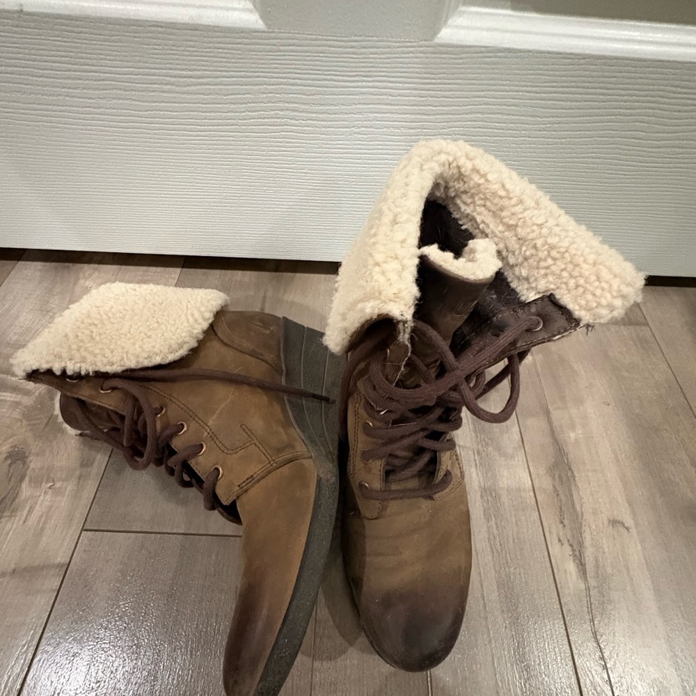 UGG Women's Brown Shearling-Lined Boots